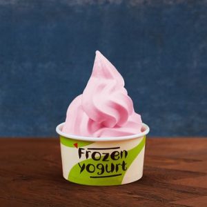 strawberry-frozen-yoghurt-nandos